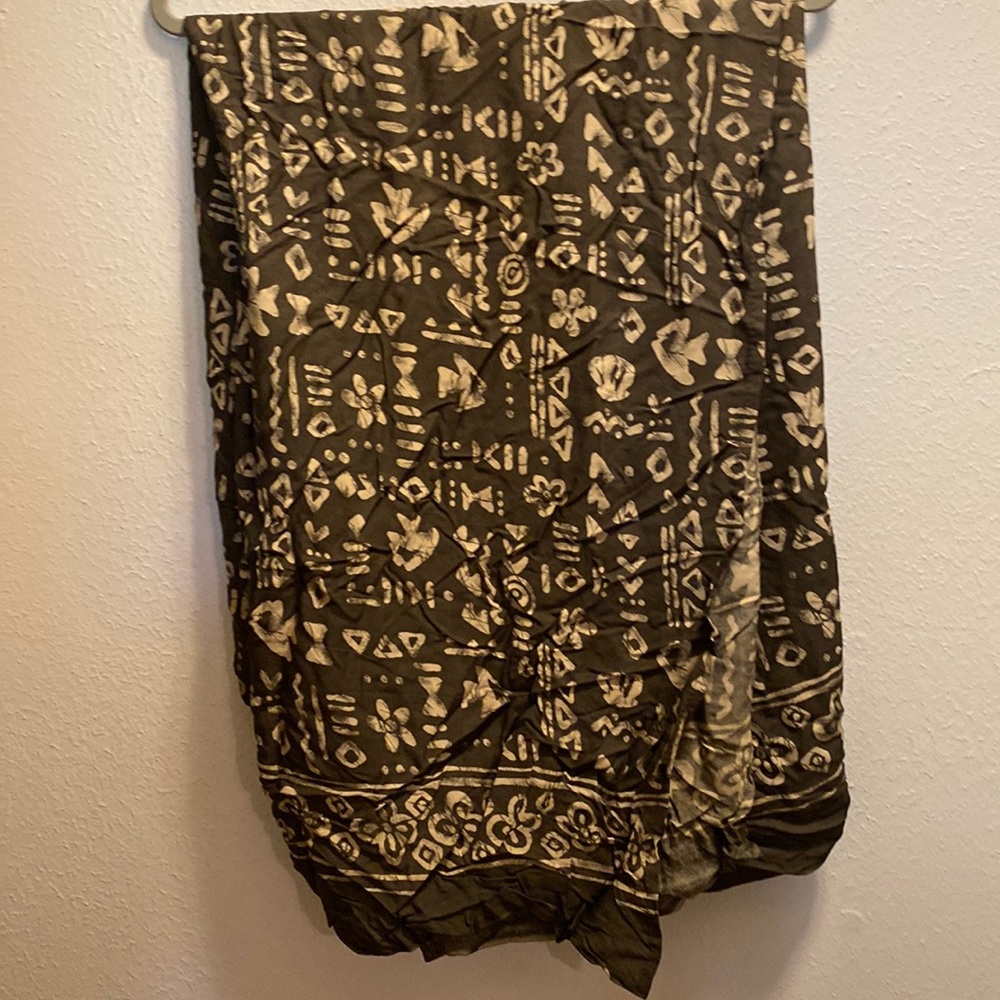 Swimsuit cover-up, sarong, large scarf, women's, Black and beige pattern